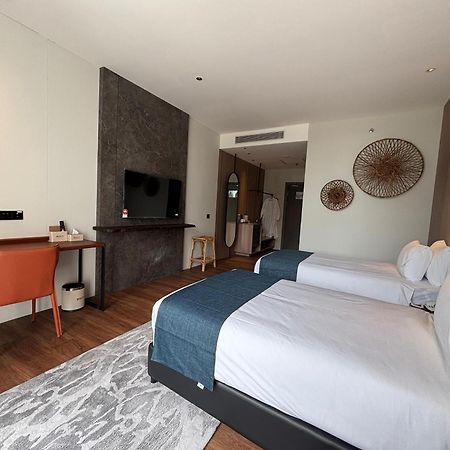 Roxy Beach Resort Sematan 외부 사진