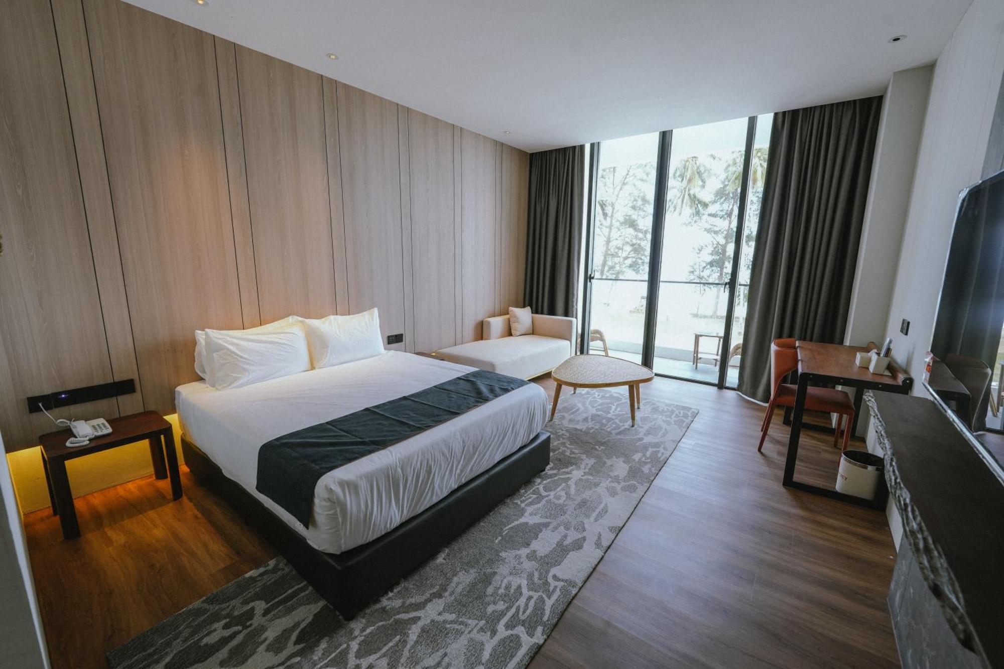 Roxy Beach Resort Sematan 외부 사진