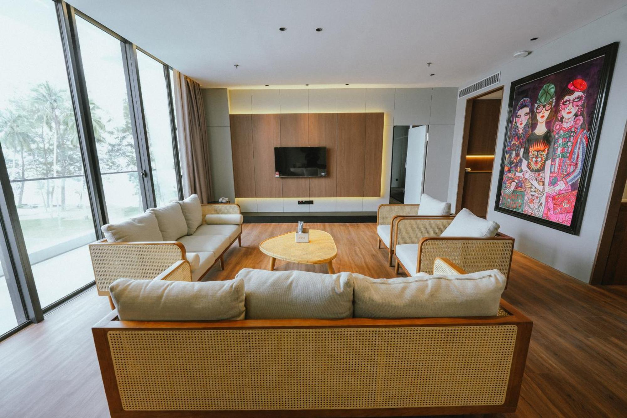 Roxy Beach Resort Sematan 외부 사진