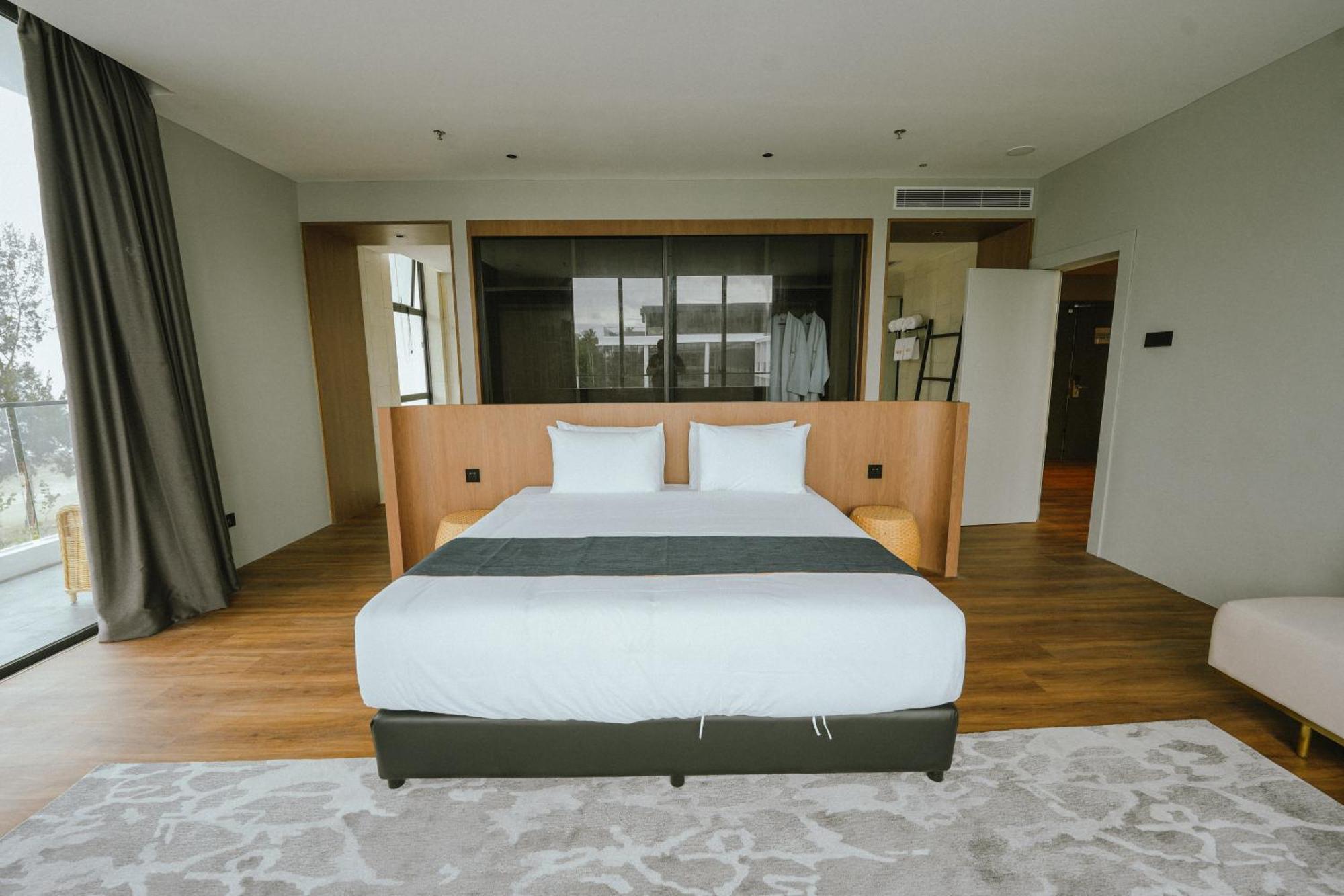 Roxy Beach Resort Sematan 외부 사진
