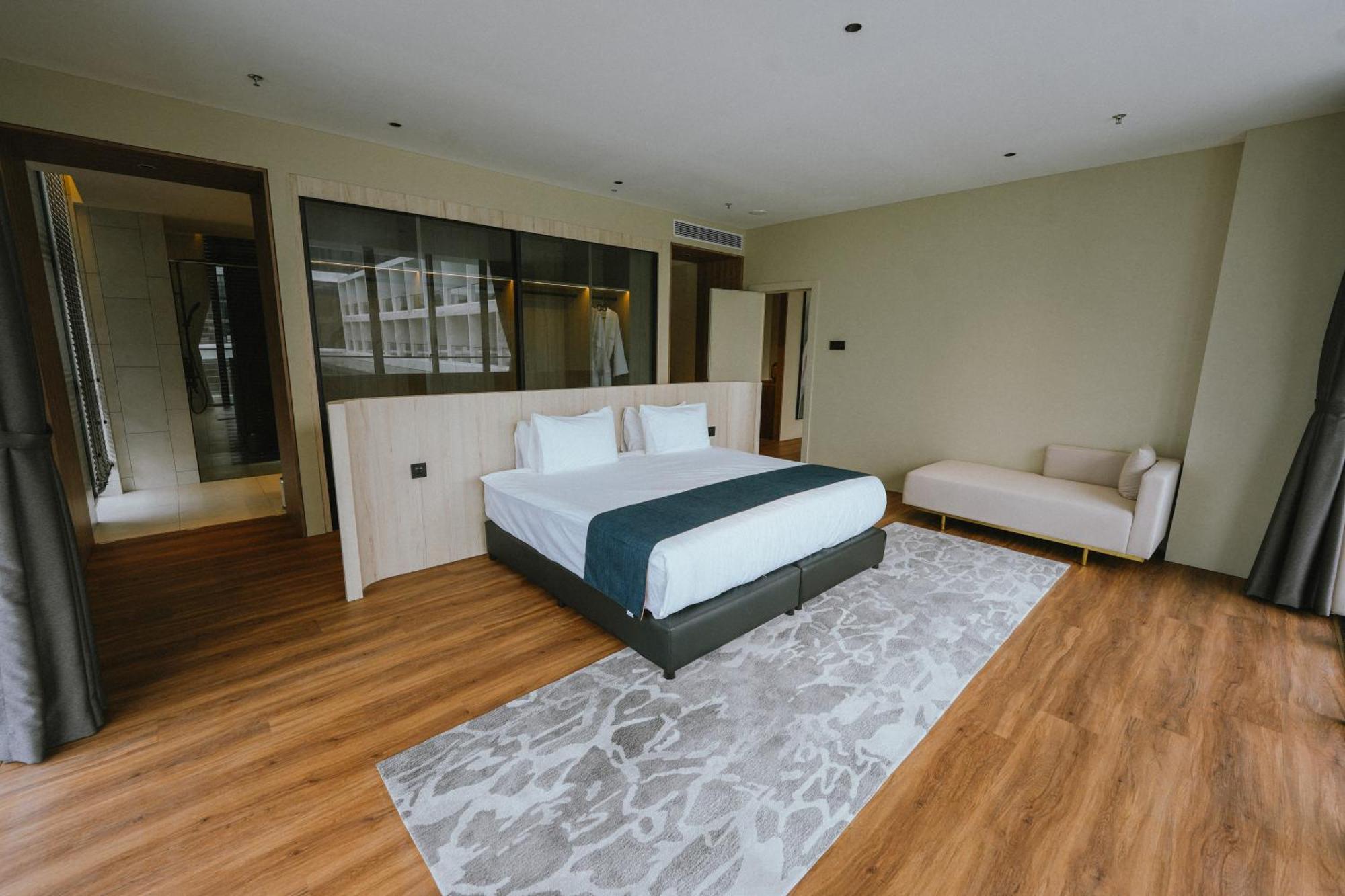 Roxy Beach Resort Sematan 외부 사진