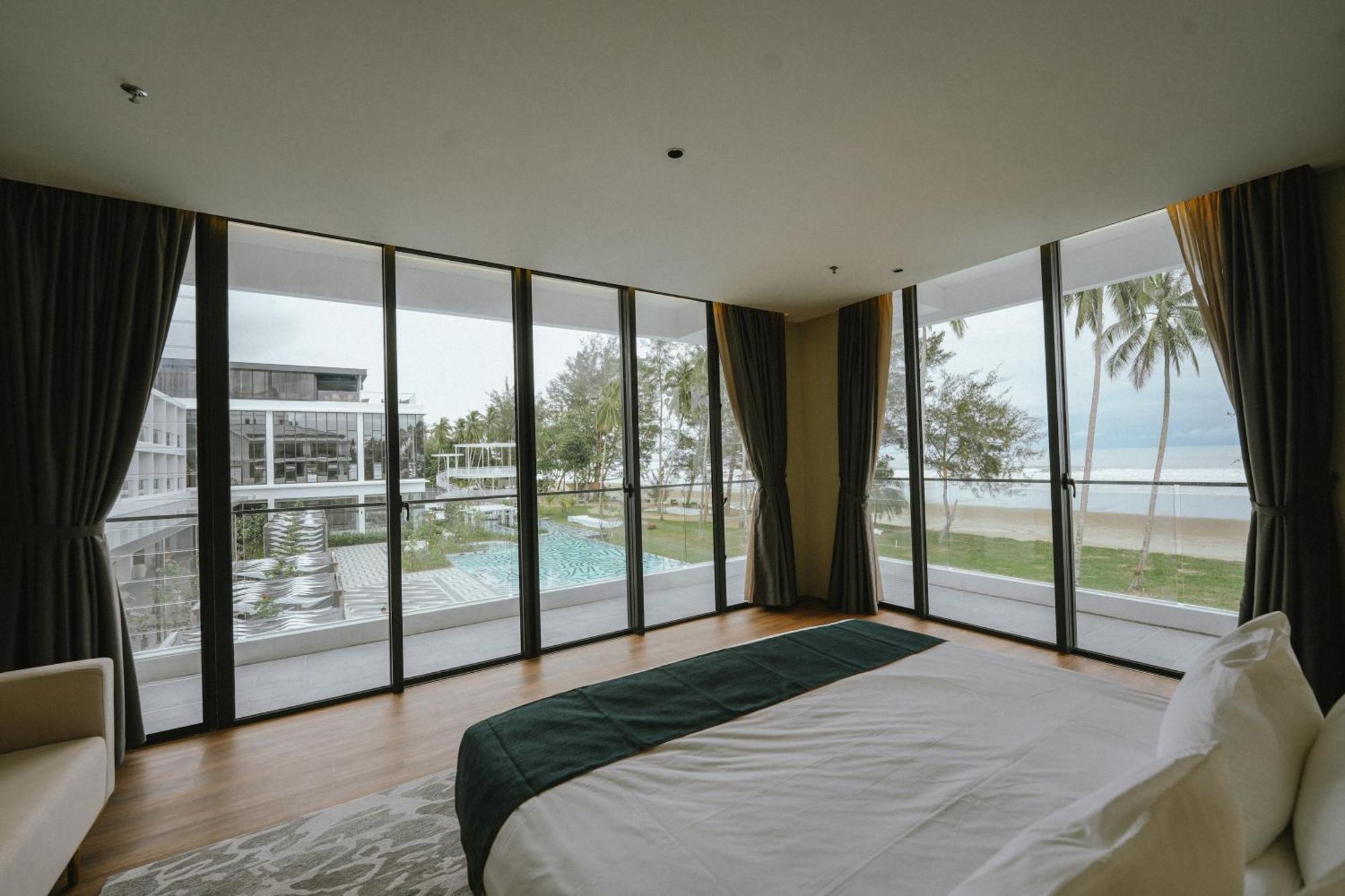 Roxy Beach Resort Sematan 외부 사진