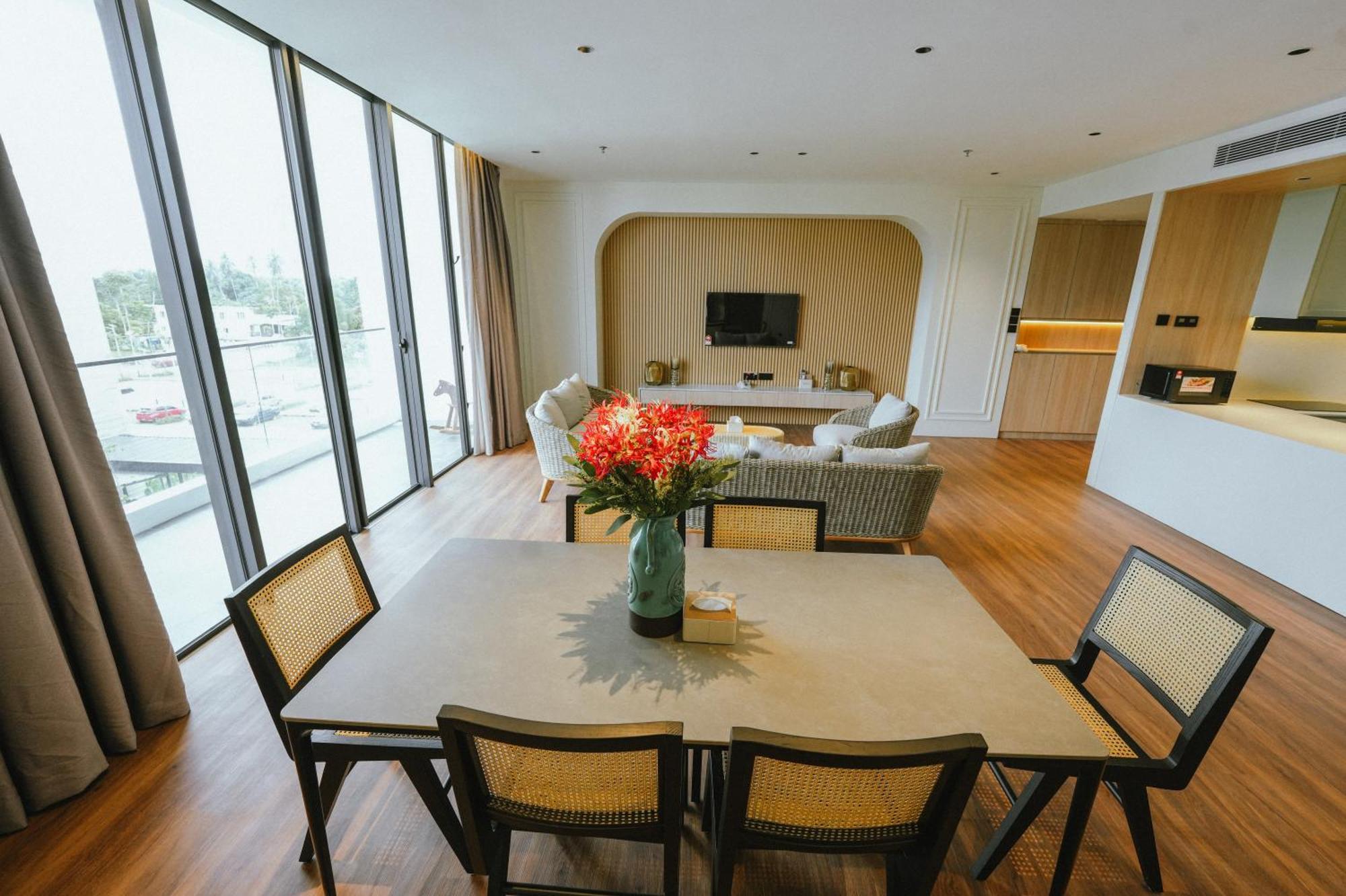 Roxy Beach Resort Sematan 외부 사진