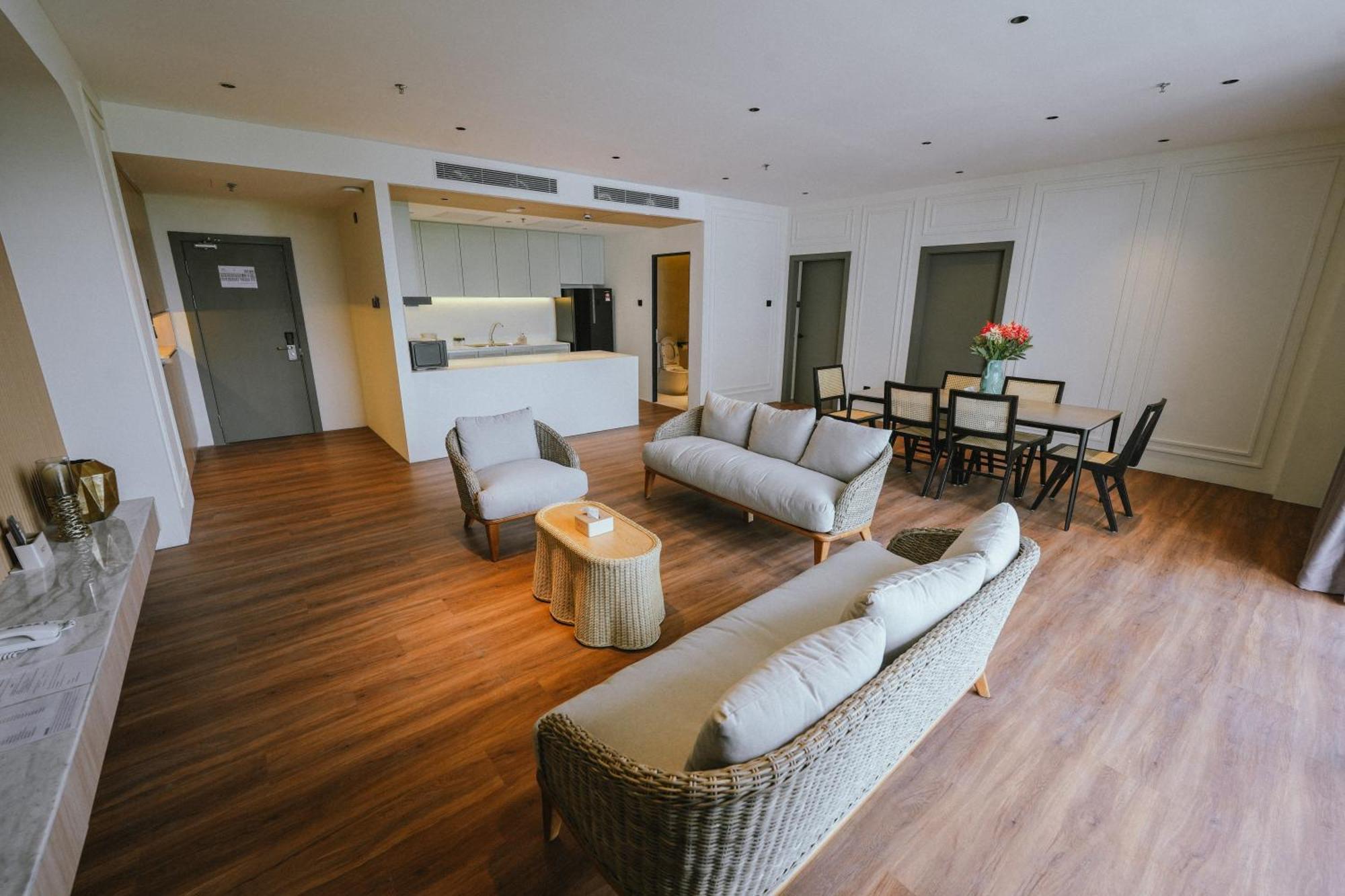 Roxy Beach Resort Sematan 외부 사진