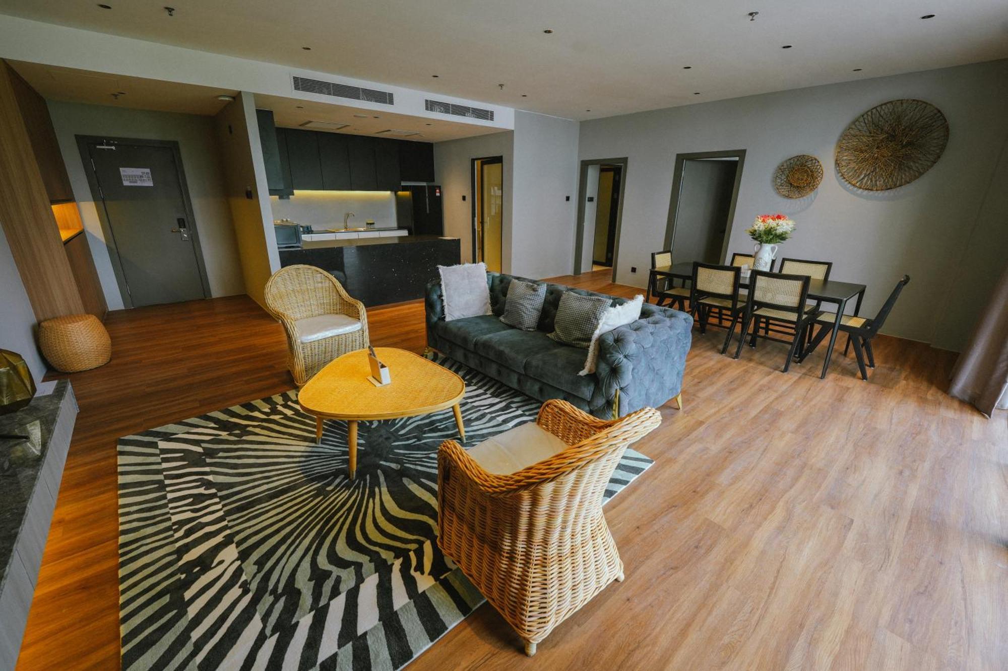 Roxy Beach Resort Sematan 외부 사진