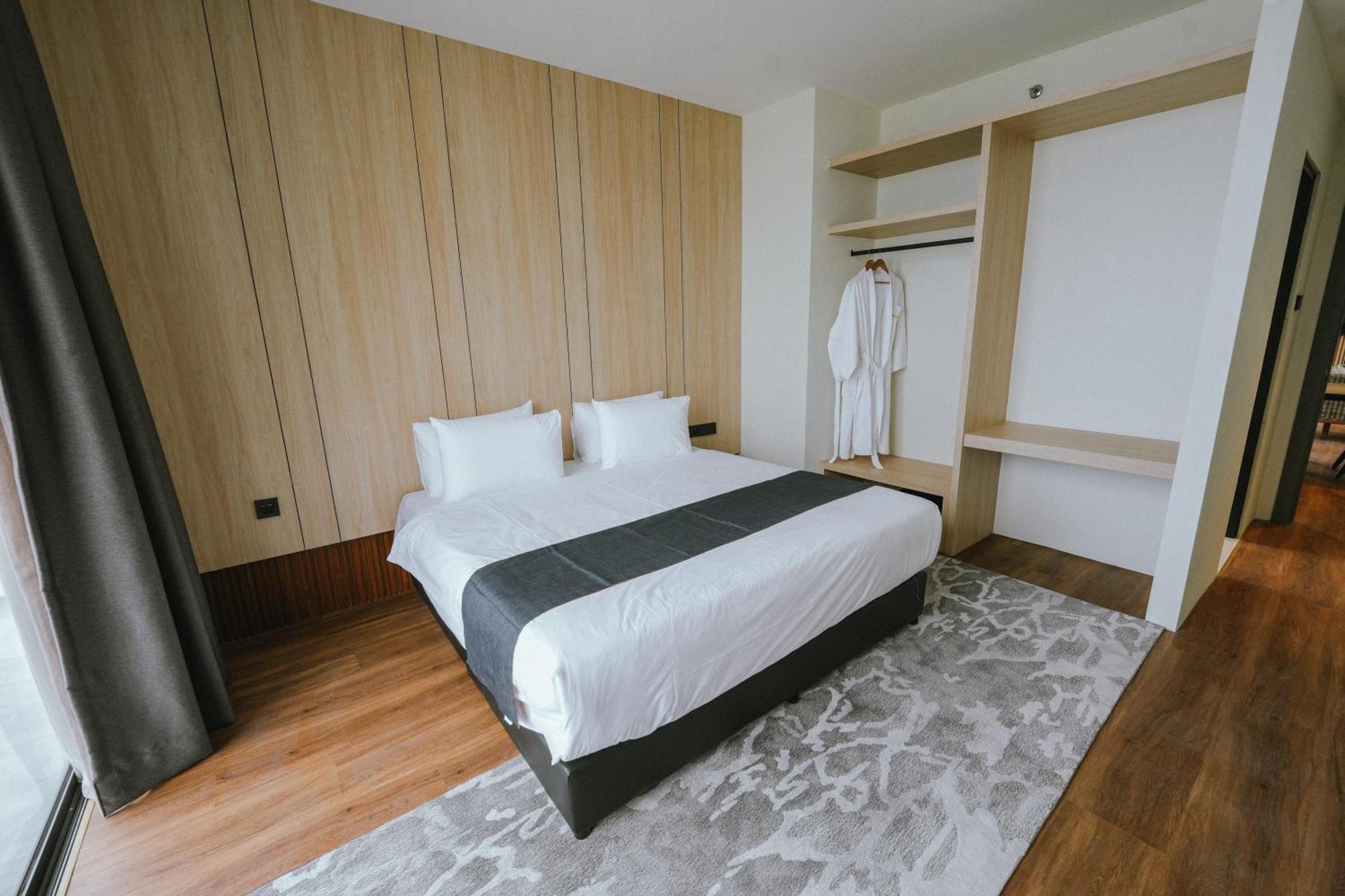 Roxy Beach Resort Sematan 외부 사진