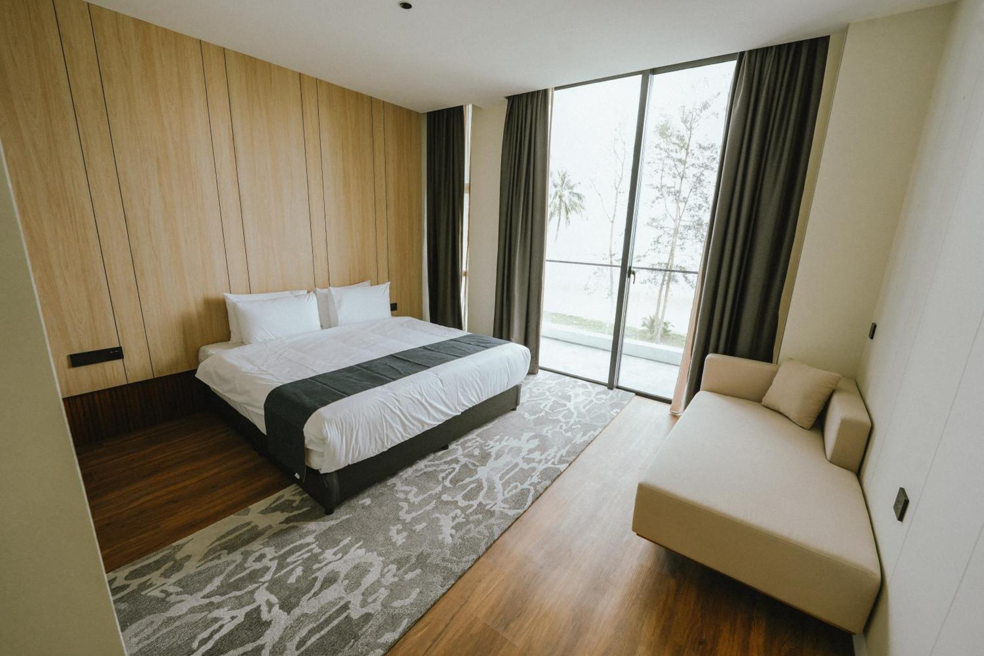 Roxy Beach Resort Sematan 외부 사진