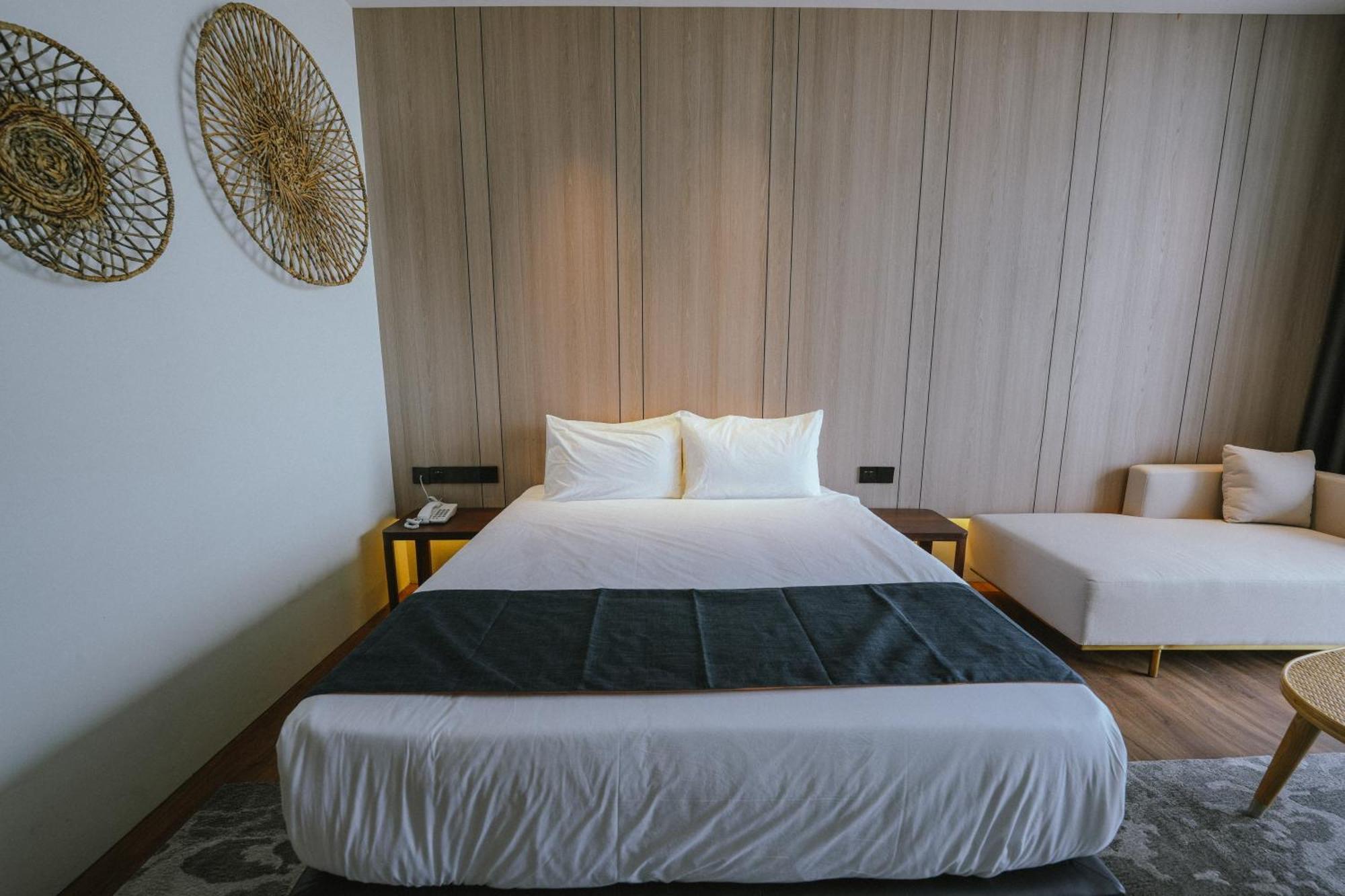 Roxy Beach Resort Sematan 외부 사진